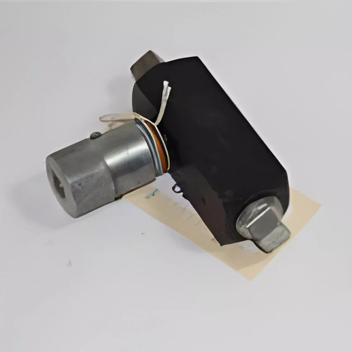 F800S SCREW TYPE FLOW CONTROL VALVE - 1/2 NPT-0 - 15 GPM RANGE